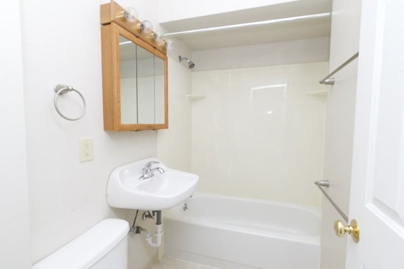 1080 Mount Pleasant Ave - Photo 7 of 14