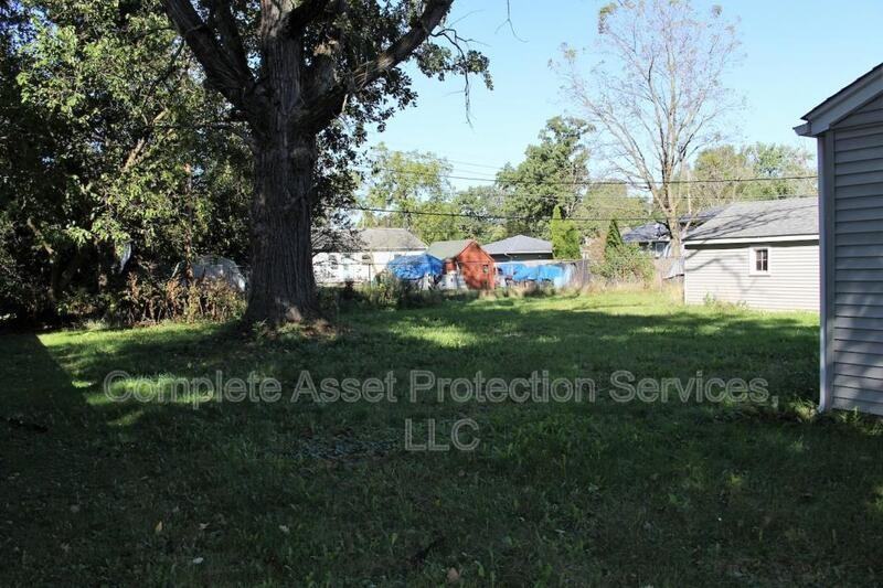 3010 Bender St - Photo 3 of 16