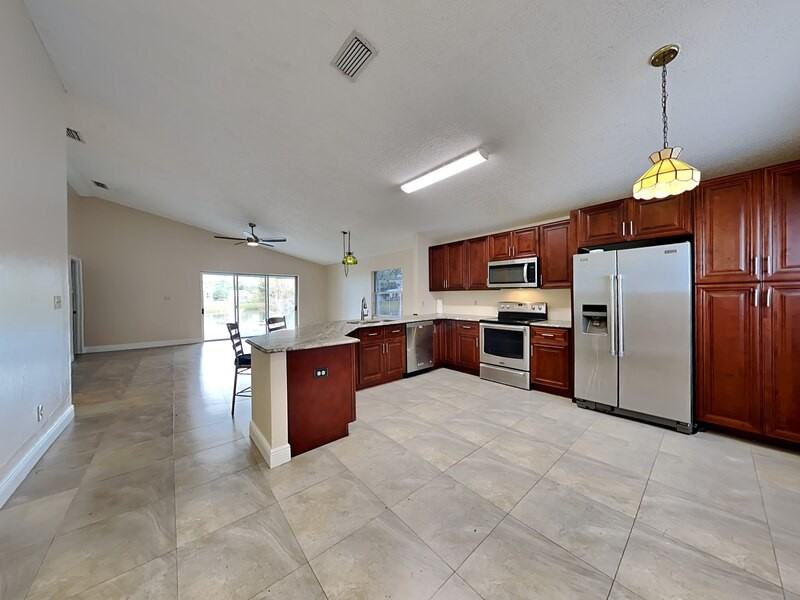 276 Frances Ave - Photo 6 of 28