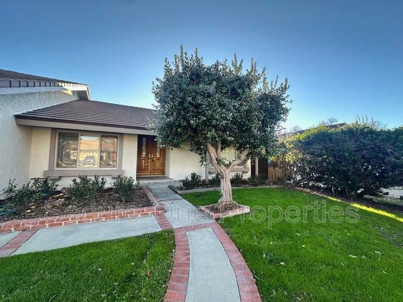 2738 Appalachian Ct - Photo 2 of 27