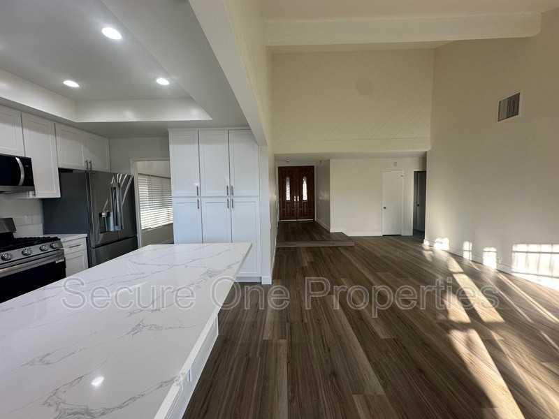 2738 Appalachian Ct - Photo 5 of 27