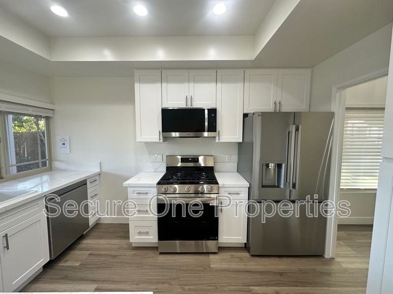 2738 Appalachian Ct - Photo 7 of 27