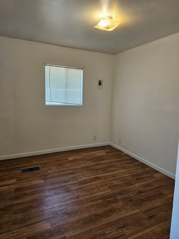 4901 Ridge Road - Photo 5 of 8