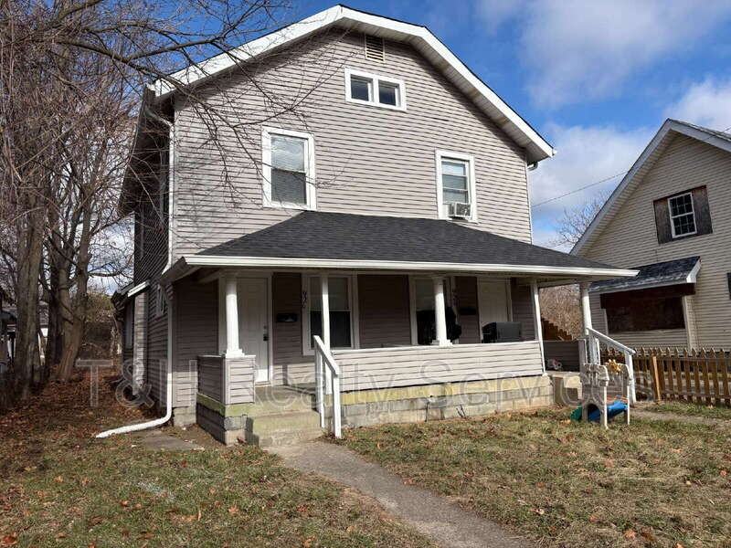 926 W 32nd St - Photo 3 of 21