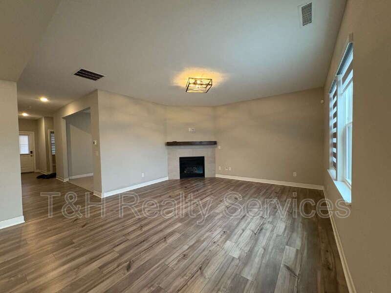 1945 Clement St - Photo 3 of 24