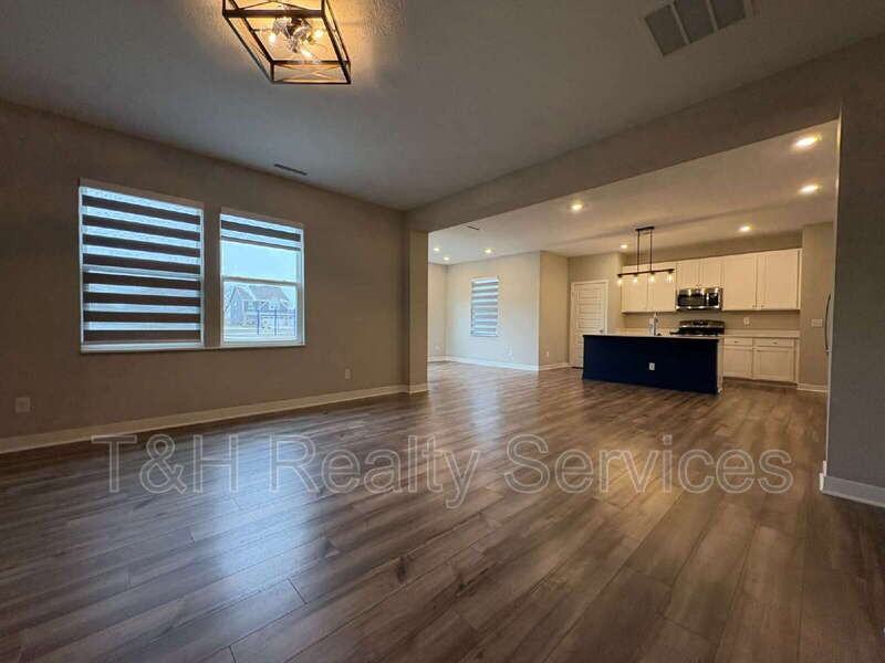 1945 Clement St - Photo 4 of 24