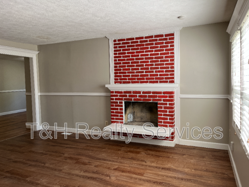 8238 Wysong Dr - Photo 6 of 31