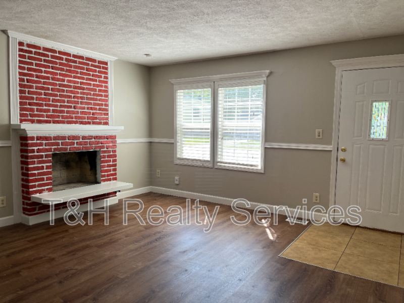 8238 Wysong Dr - Photo 7 of 31