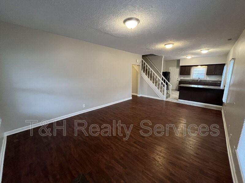 1629 Hoefgen St - Photo 3 of 15