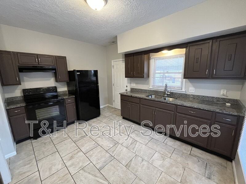 1629 Hoefgen St - Photo 5 of 15