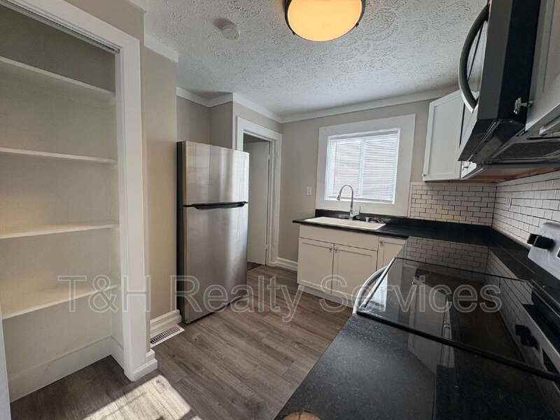 310 Barton Ave - Photo 7 of 26