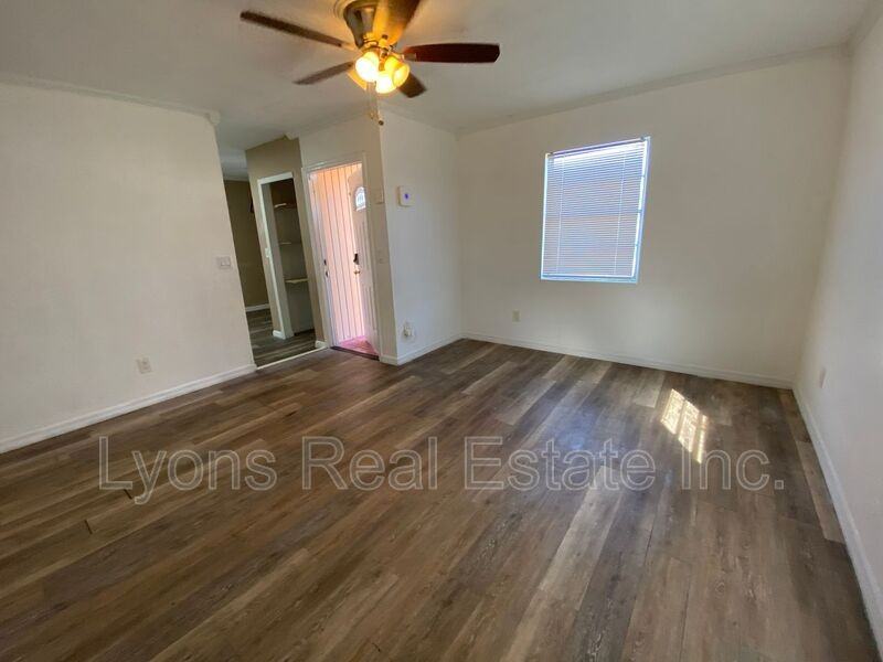 537 Sacramento St - Photo 3 of 17