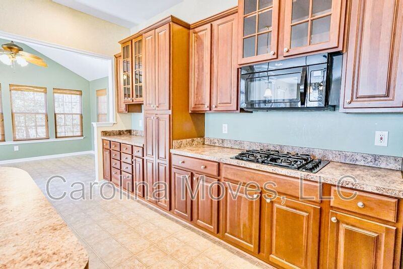 380 Amberleaf Way - Photo 6 of 21