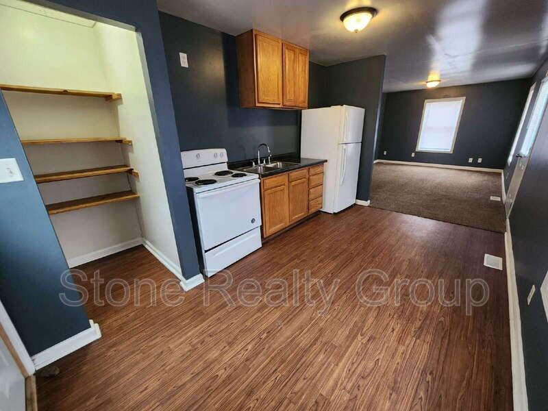 1301 2nd Ave - Photo 4 of 8