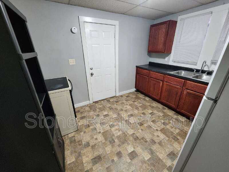 1012 N 9th St #1 - Photo 3 of 9