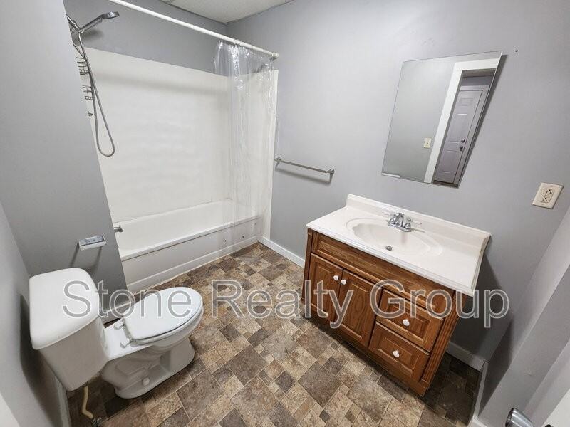 1012 N 9th St #1 - Photo 7 of 9