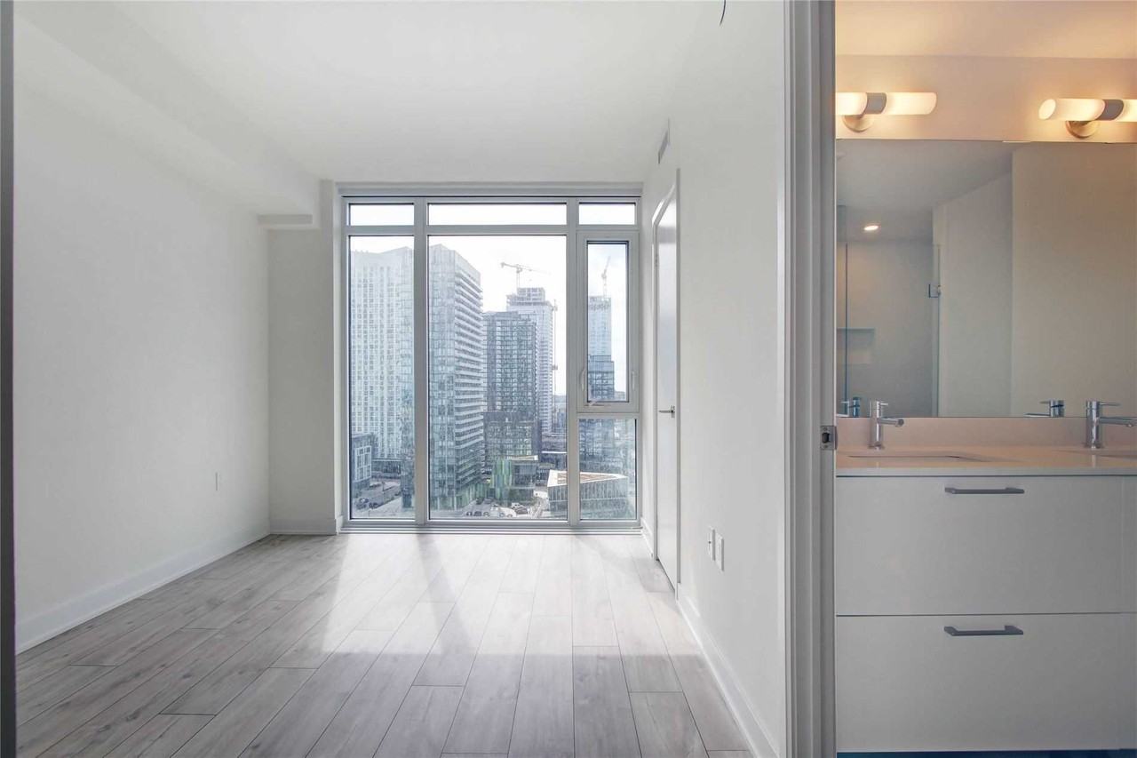 27 Bathurst Street #1404W - Photo 4 of 20