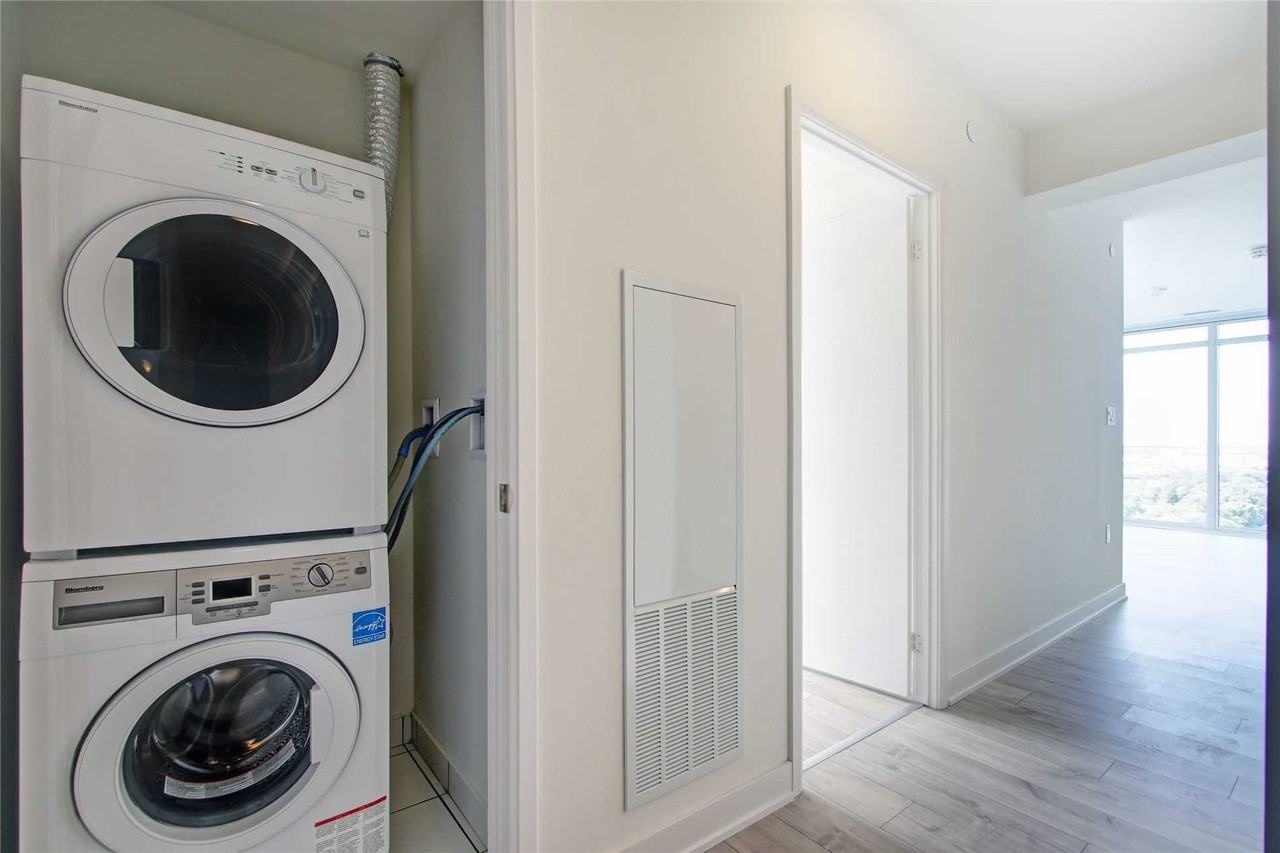 27 Bathurst Street #1404W - Photo 5 of 20