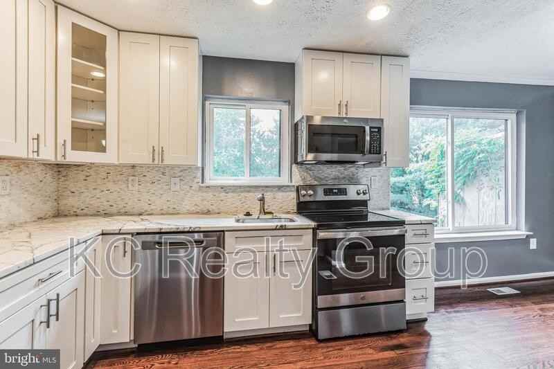 12043 Hallandale Ter