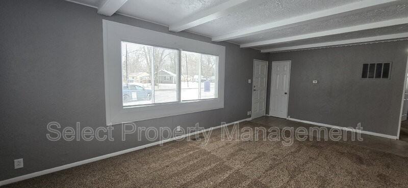 1248 Melbourne Ct - Photo 3 of 20