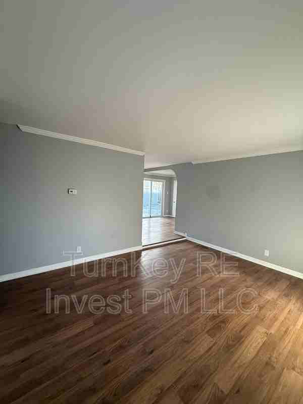 9 Crescent Ct - Photo 2 of 10