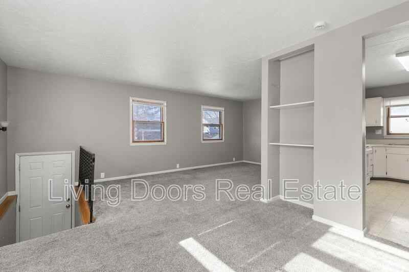 348 S 5th St - Photo 2 of 33