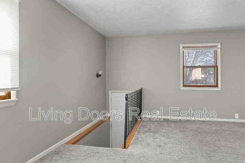 348 S 5th St - Photo 3 of 33