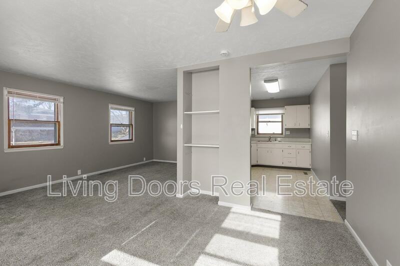 348 S 5th St - Photo 4 of 33