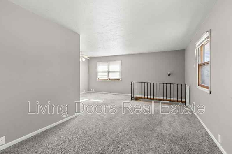 348 S 5th St - Photo 5 of 33