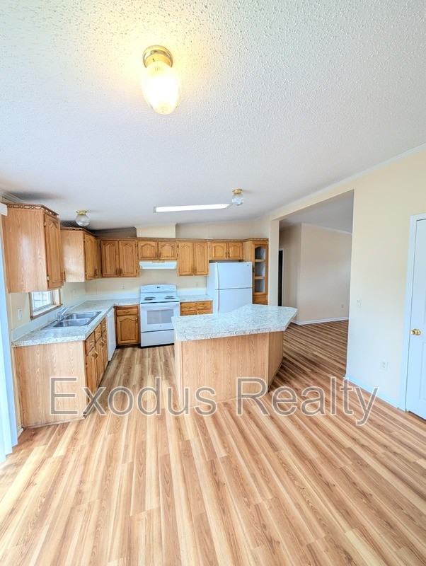 73 Forest Dr - Photo 3 of 21