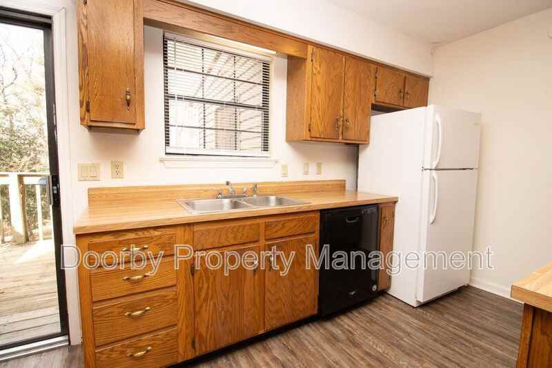 311 Gardner St #B - Photo 5 of 12