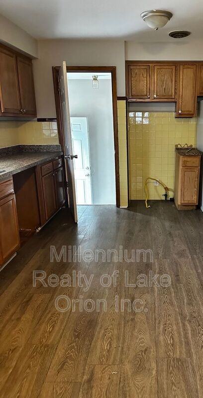 8505 Wmile Rd - Photo 2 of 11