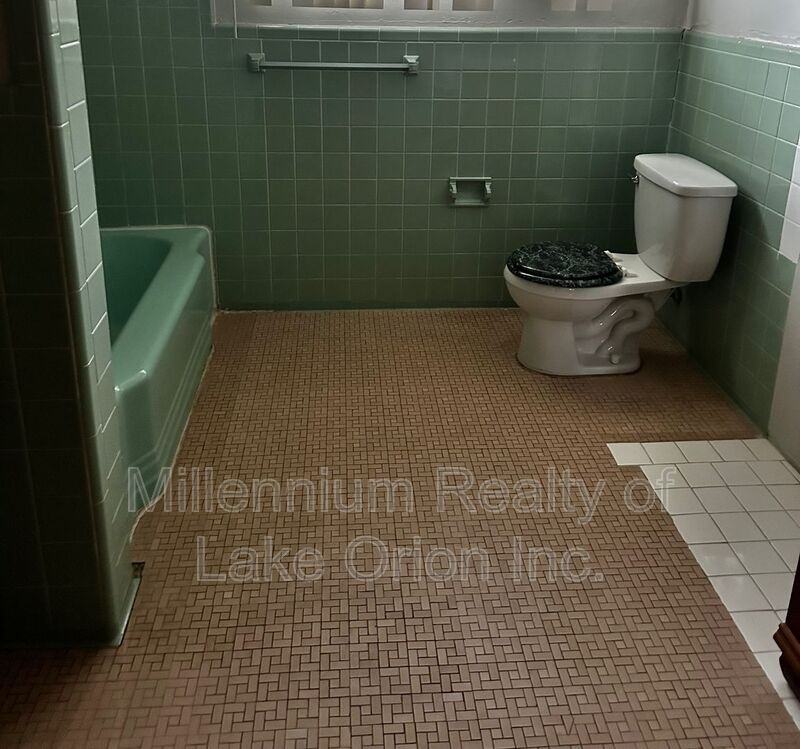 8505 Wmile Rd - Photo 7 of 11