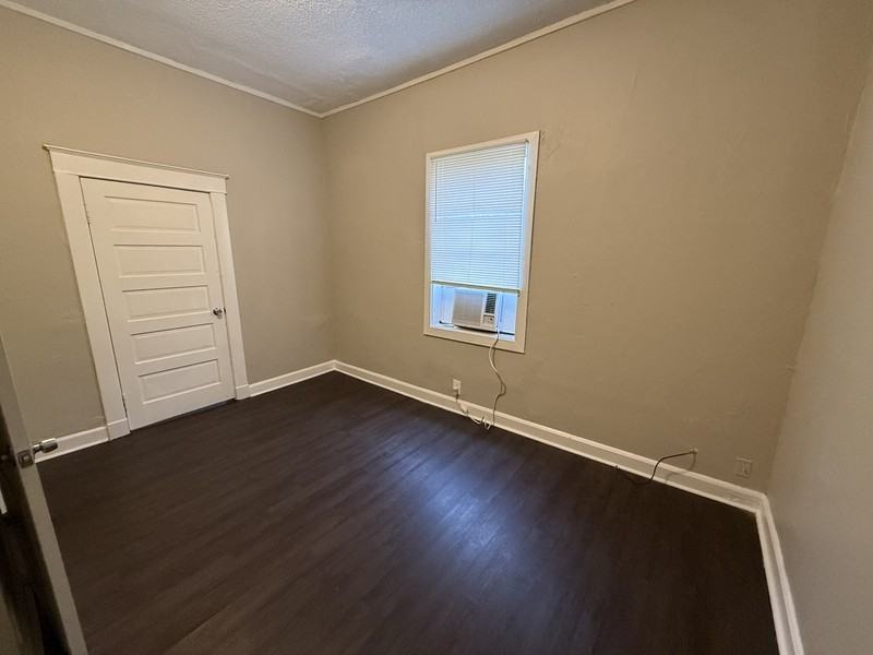 852 Ioka Ave - Photo 5 of 20