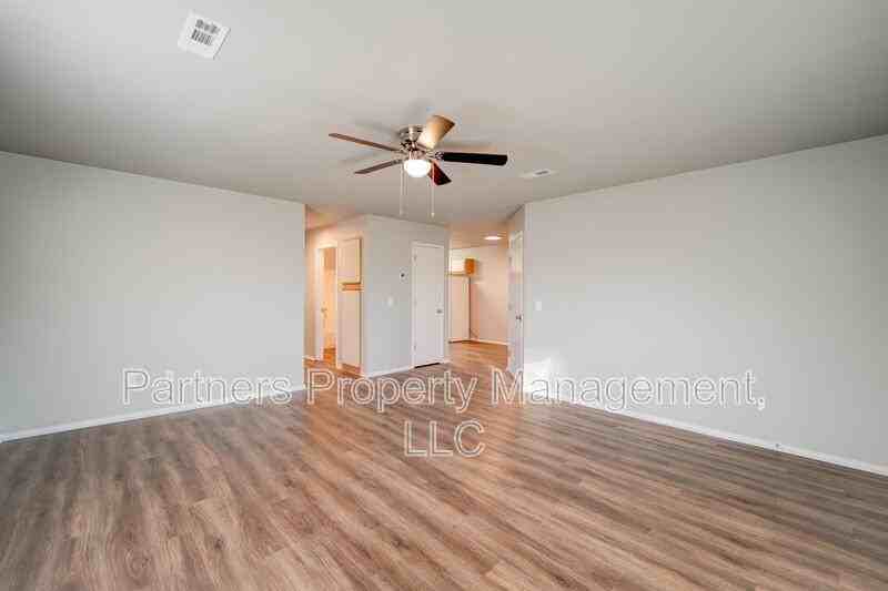 5702 Sara St - Photo 3 of 13