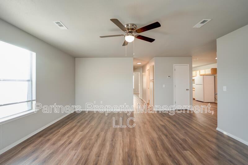 5702 Sara St - Photo 4 of 13