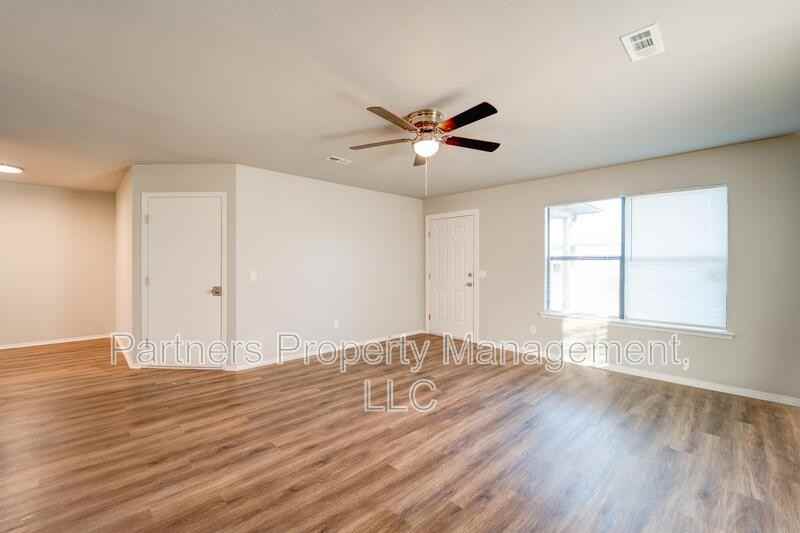 5702 Sara St - Photo 5 of 13