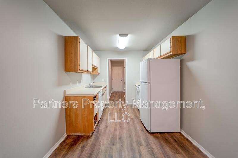 5702 Sara St - Photo 6 of 13