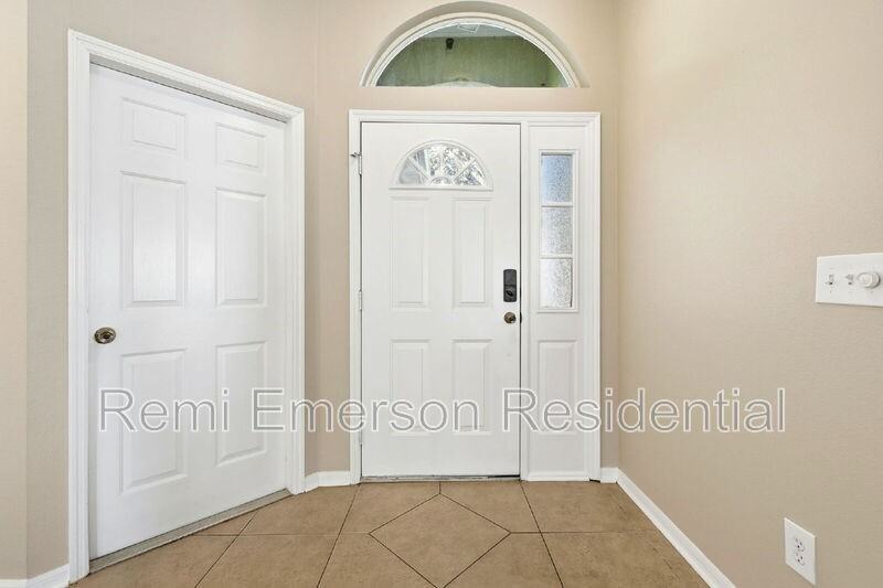 208 Woodbury Pines Cir - Photo 2 of 31