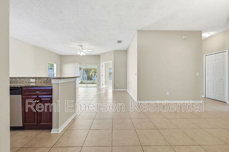 208 Woodbury Pines Cir - Photo 3 of 31