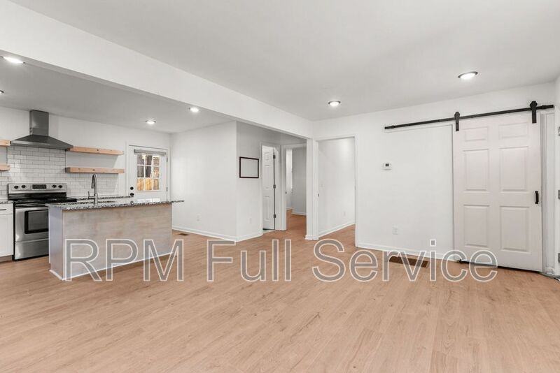 2138 25th Ave N - Photo 4 of 33