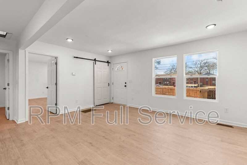 2138 25th Ave N - Photo 5 of 33