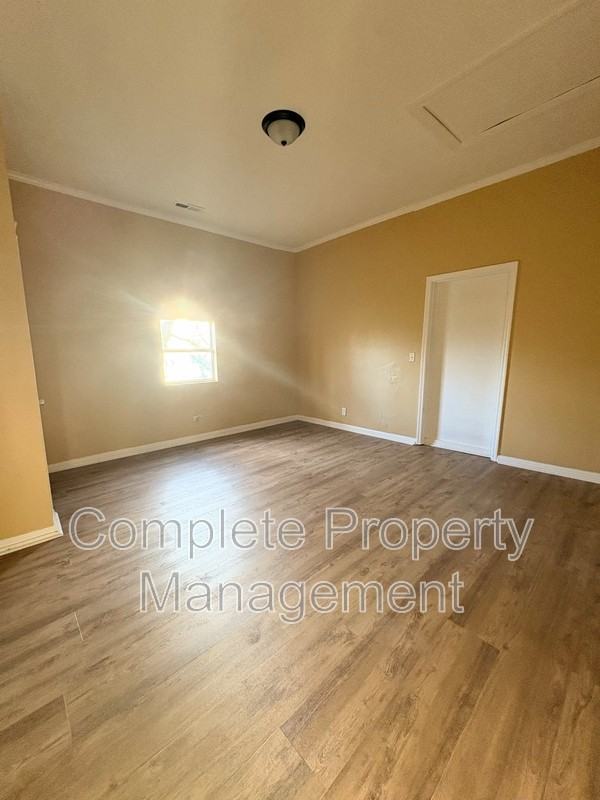 2123 Arlington Ave - Photo 4 of 9