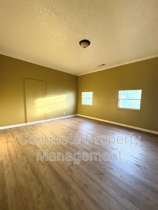 2123 Arlington Ave - Photo 6 of 9