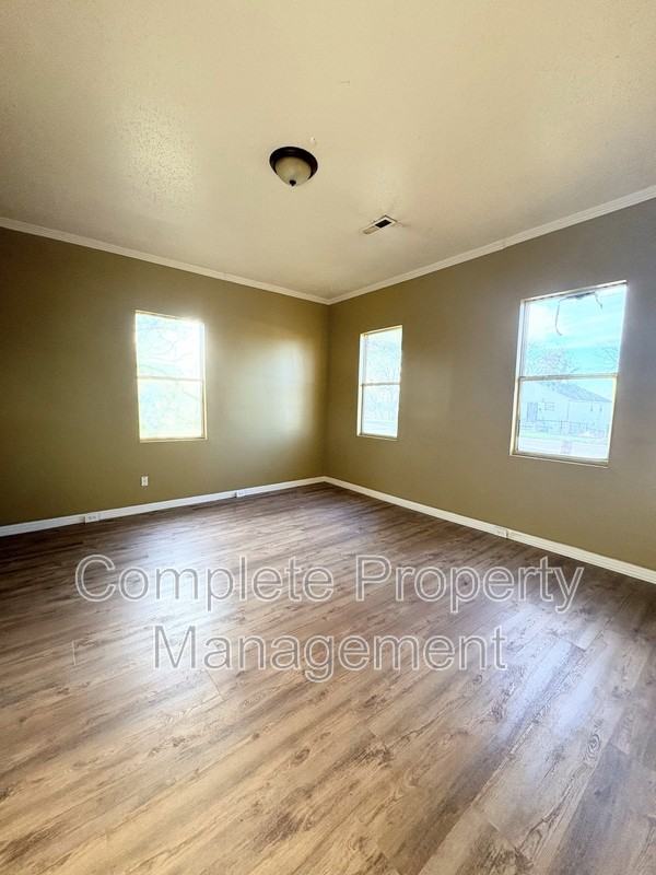 2123 Arlington Ave - Photo 7 of 9