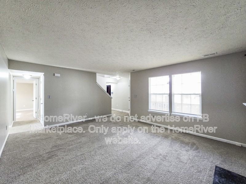 11371 Shady Hollow Ln - Photo 4 of 25