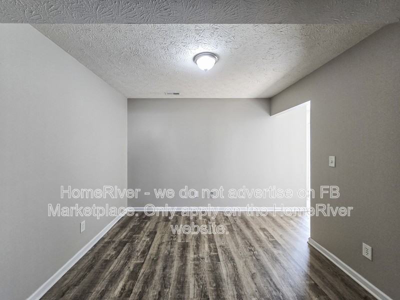 11371 Shady Hollow Ln - Photo 5 of 25