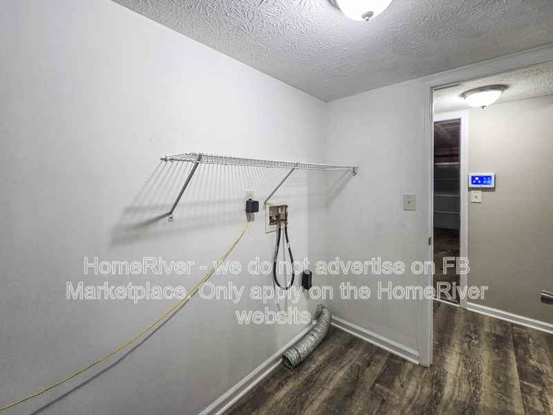 11371 Shady Hollow Ln - Photo 7 of 25