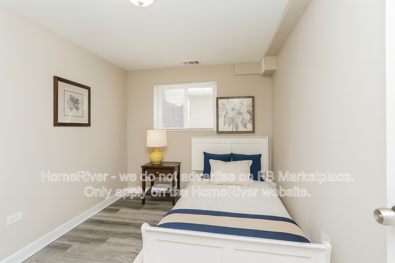 4630 S Honore St - Photo 4 of 20