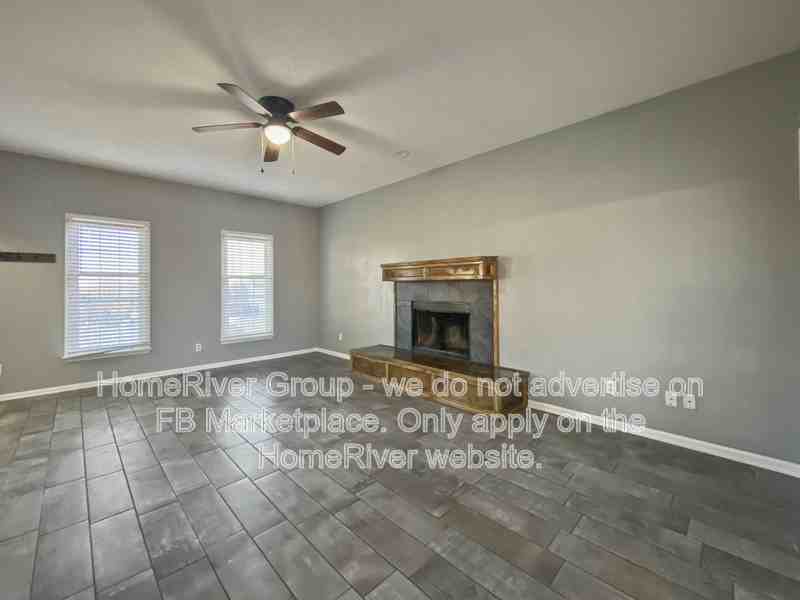 111 Wisteria Ct - Photo 4 of 28